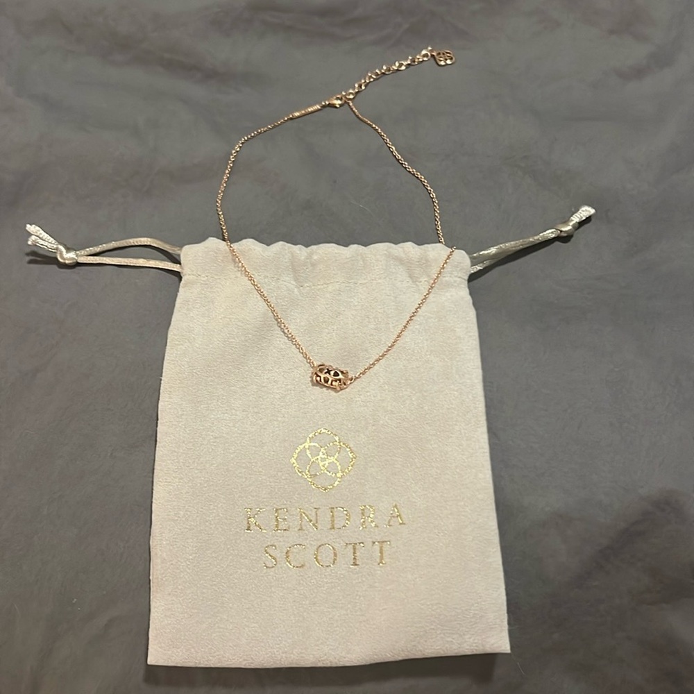 Rose gold Kendra Scott necklace
